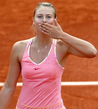 南宫体育-莎拉波娃回归赛场，精彩发挥首场状态亮眼，塞尔维亚队观众沸腾！的简单介绍